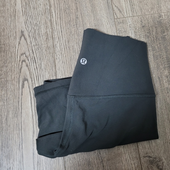Lululemon Align Bike Shorts 6" size 4 Graphite Grey EUC - Picture 2 of 4